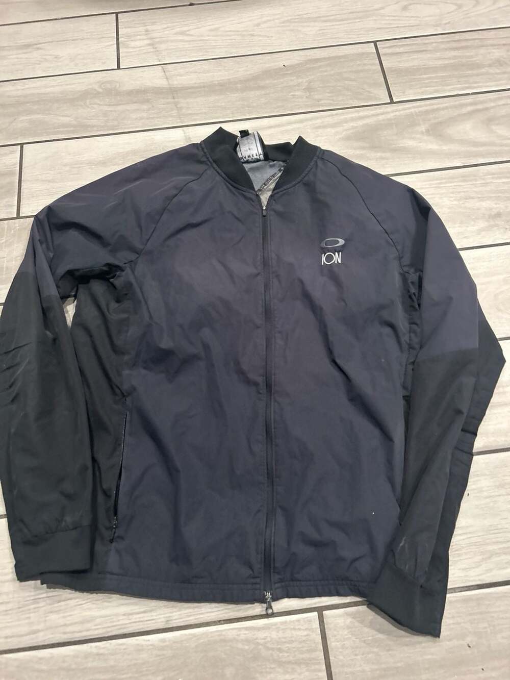 Oakley ION Jacket Size L Black Regular Fit Windbreaker